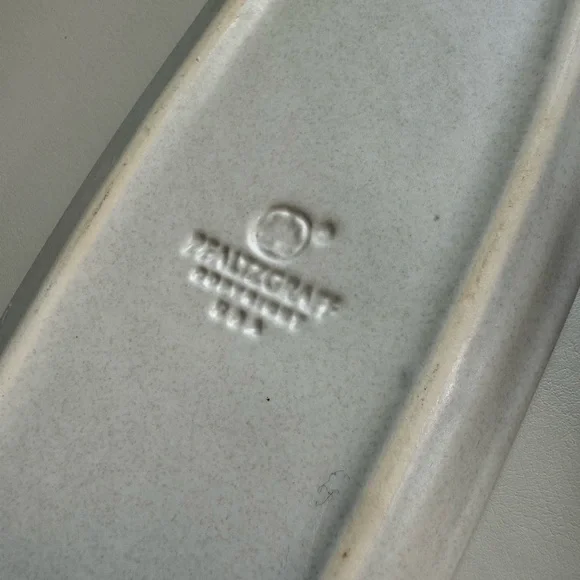 Vintage Pfaltzgraff Yorktowne Pattern Covered Butter Dish - Picture 4 of 4